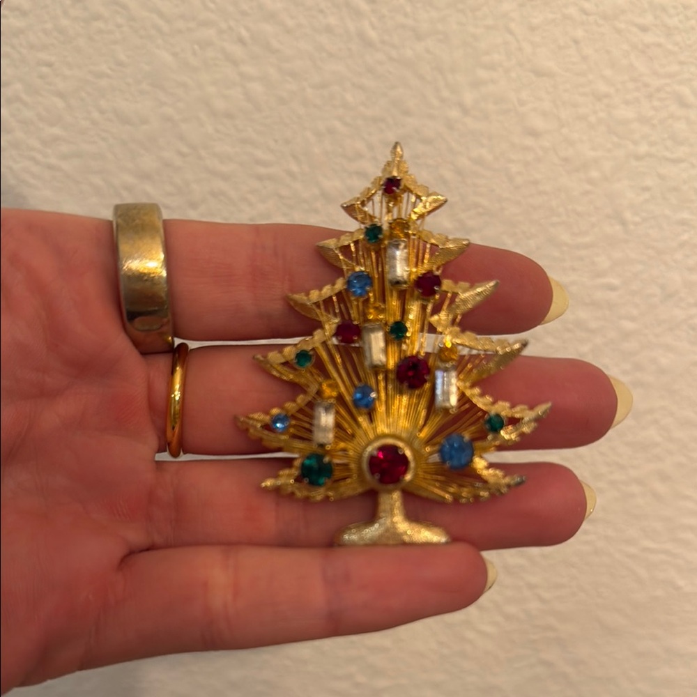 Gold and Red Christmas Tree Brooch with Festive Design